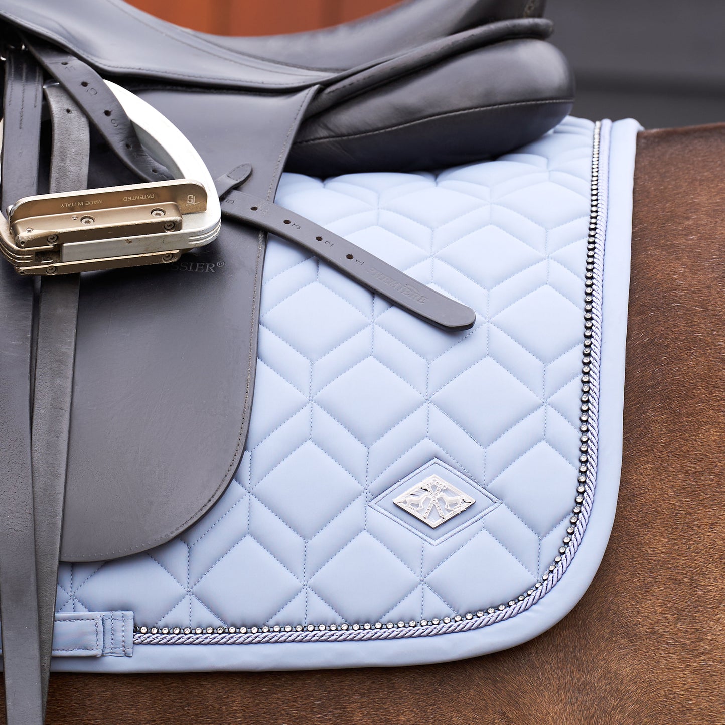 Saddlepad Classic DR, quiltat dressyrschabrak, flera färger