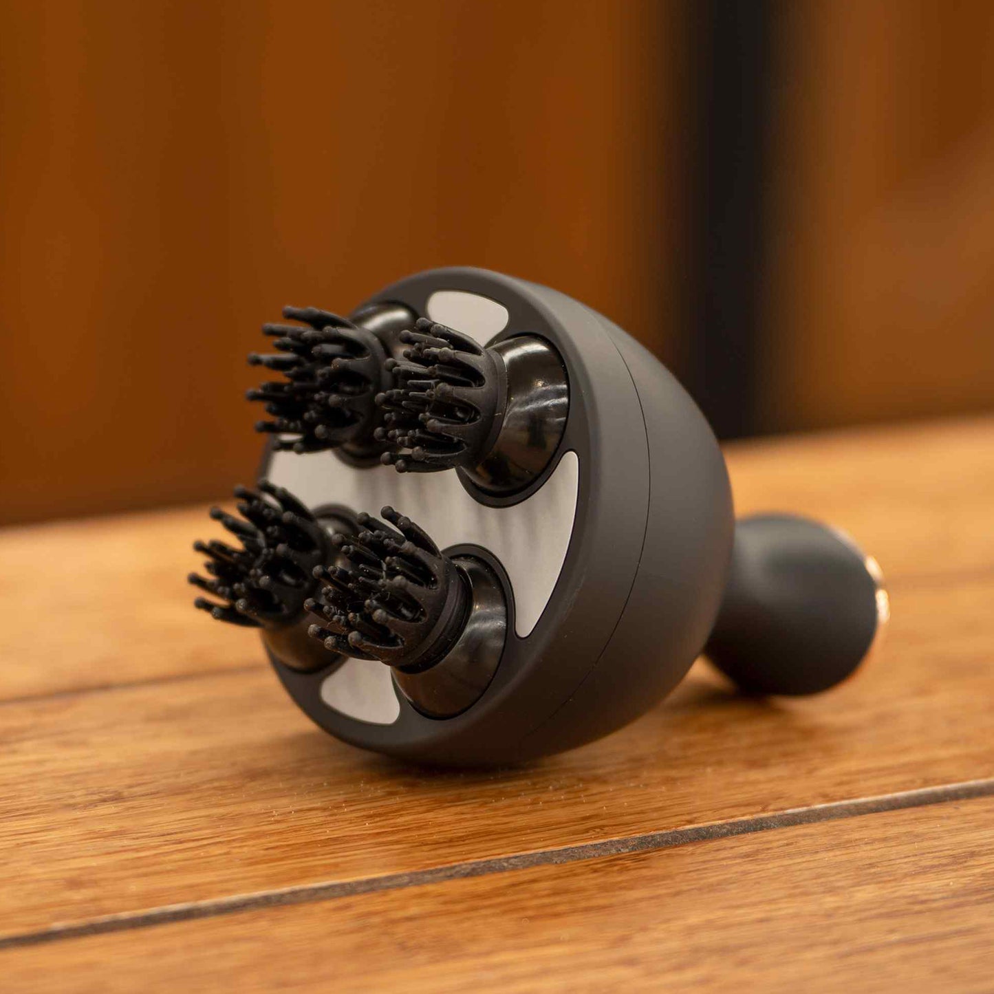 Volta Grooming & Relaxation Brush, batteridriven massageborste för häst