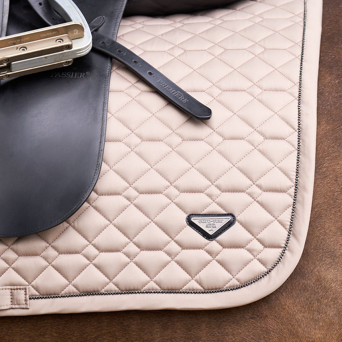 Euro-Star Saddlepad Cato GP, allround schabrak med mesh ventilation