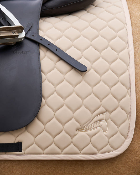 Saddlepad Coco, stilrent hoppschabrak