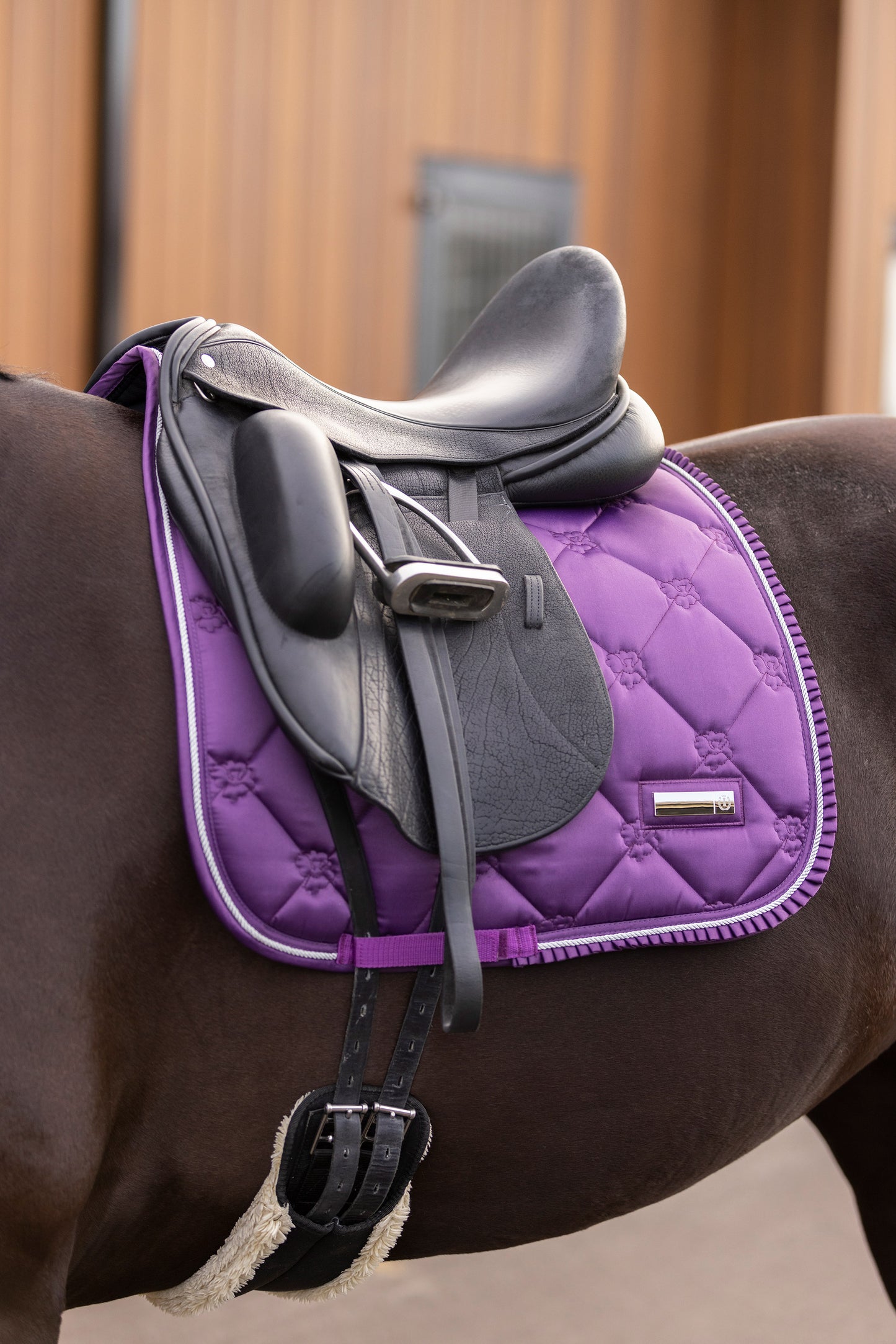 Saddlepad Lovely DR, dressyrschabrak med quiltat mönster, flera färger