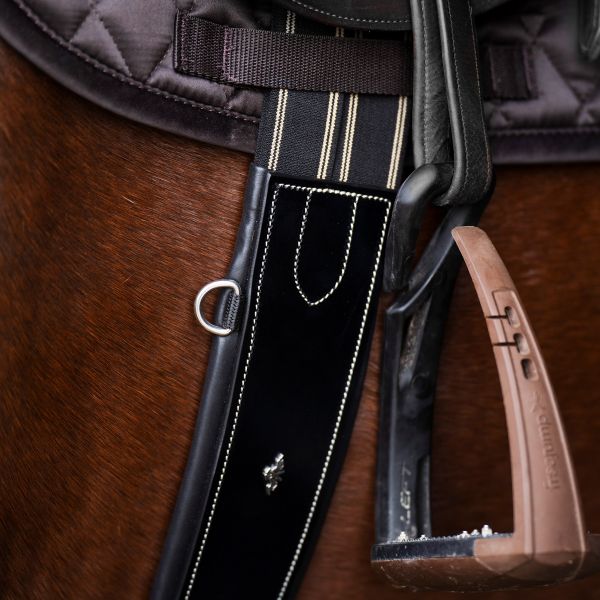 Jumping Girth Legacy, anatomiskt sadelgjord i läder