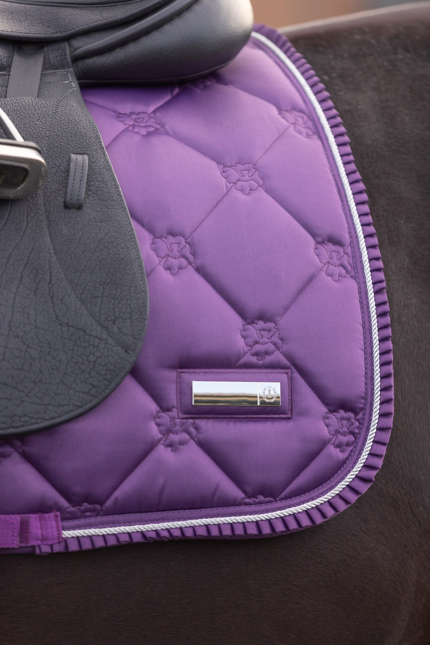 Saddlepad Lovely DR, dressyrschabrak med quiltat mönster, flera färger