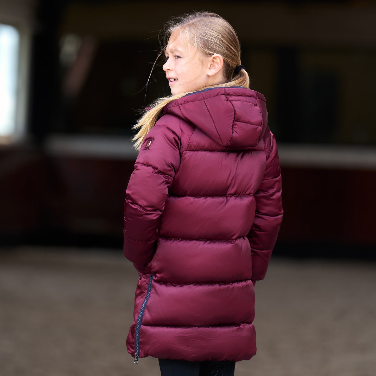Kids Puffer Jacket Bodie, vadderad ridkappa med luva för barn junior, flera färger
