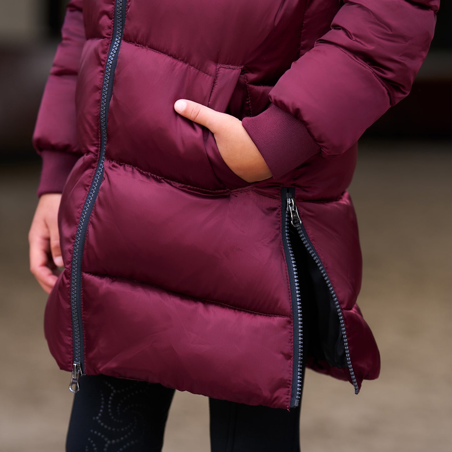 Kids Puffer Jacket Bodie, vadderad ridkappa med luva för barn junior, flera färger