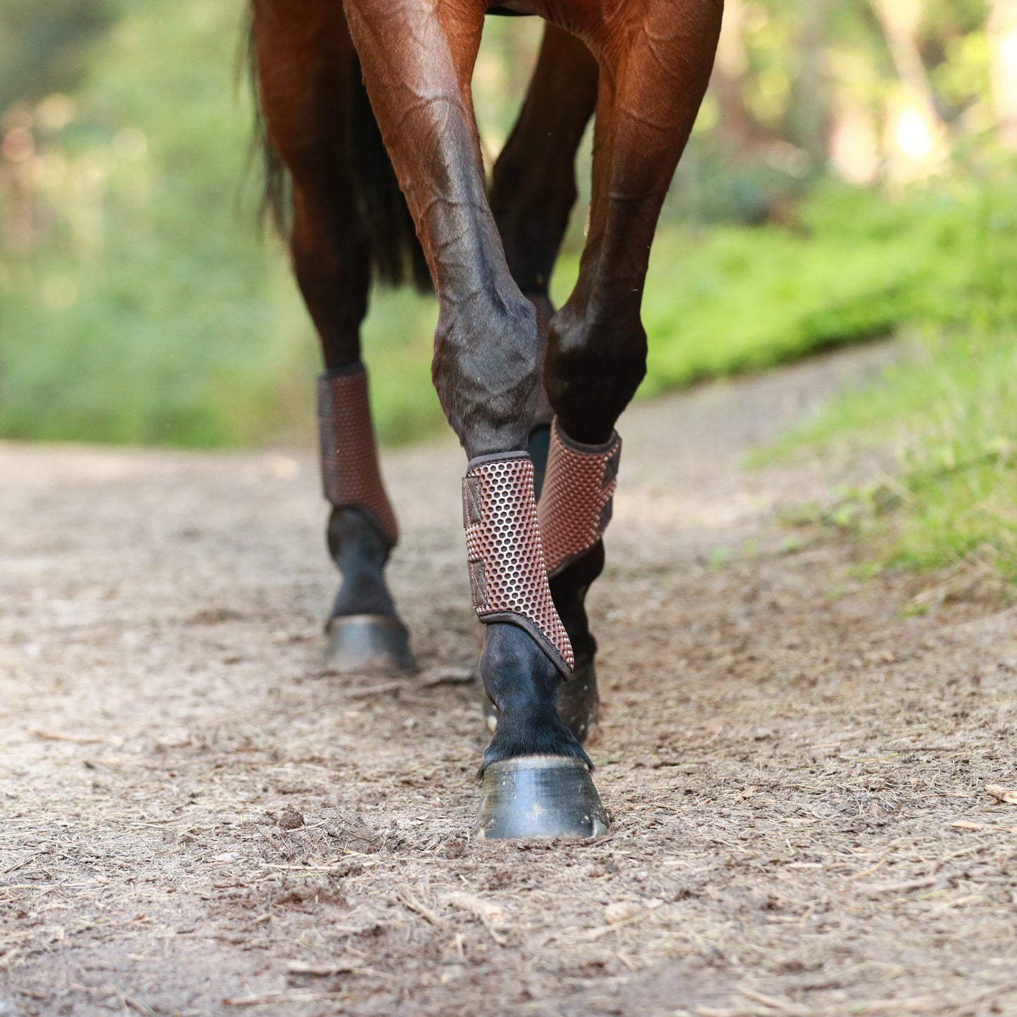 Equilibrium Tri-Zone Brushing Boots, perforerade lättvikts strykkappor