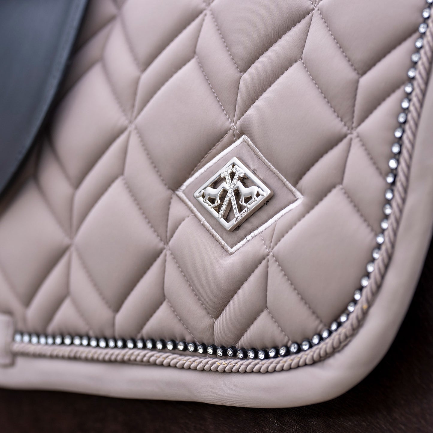 Saddlepad Classic GP, quiltat hoppschabrak, flera färger