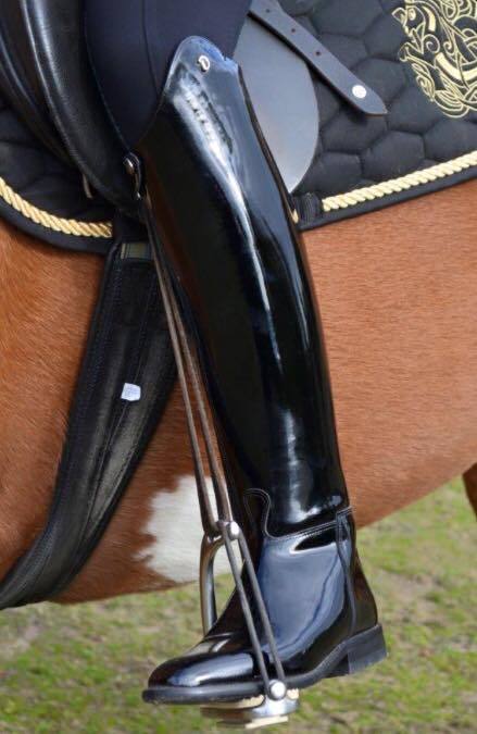 Derby ridstövel dressyr lack