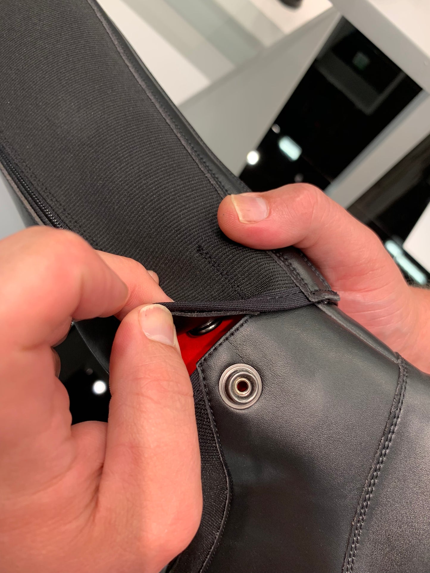 Sergio Grasso icke-animala icke ej animala veganläder vegan konstskinn konstgjort material unika först miljövänliga jodhpurs ridskor chaps short chaps skor ridning häst hopp dressyr italienska vibram sula hikingsula hiking sköna bekväma bästa sulan gå i hela dagen