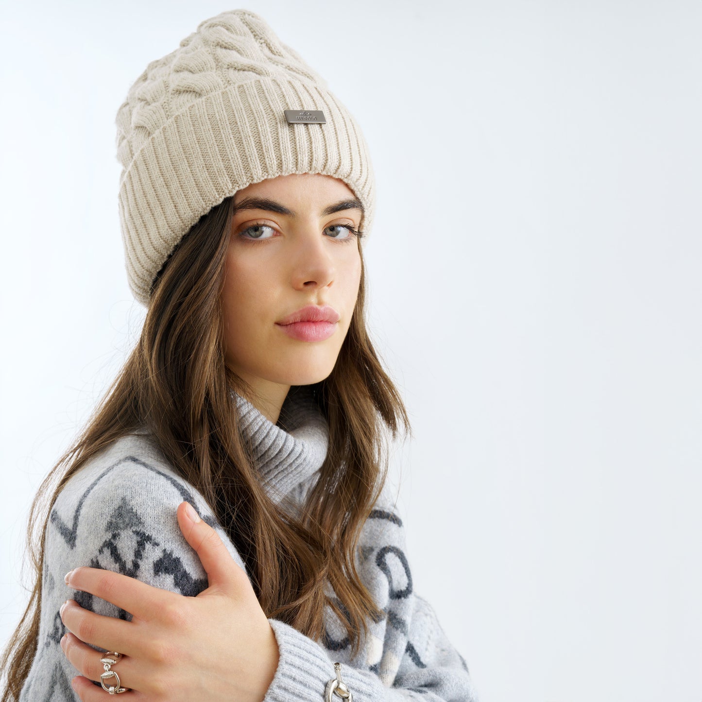 Beanie Claire, fin stickad mössa, flera färger