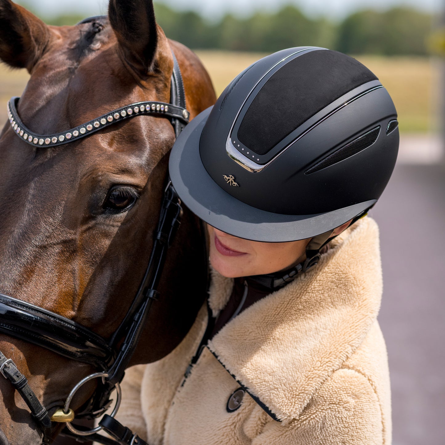 Riding Helmet Magnifica, ridhjälm med MIPS och bred skärm, flera färger