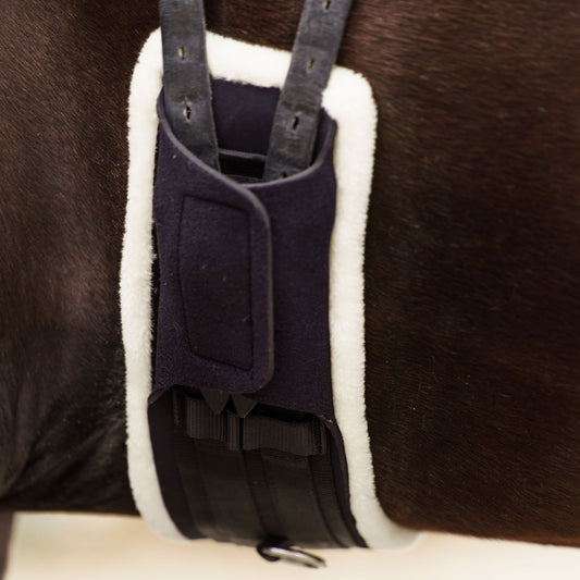 Imperial Riding Dressage Girth Comfort, dressyrgjord med fusk päls
