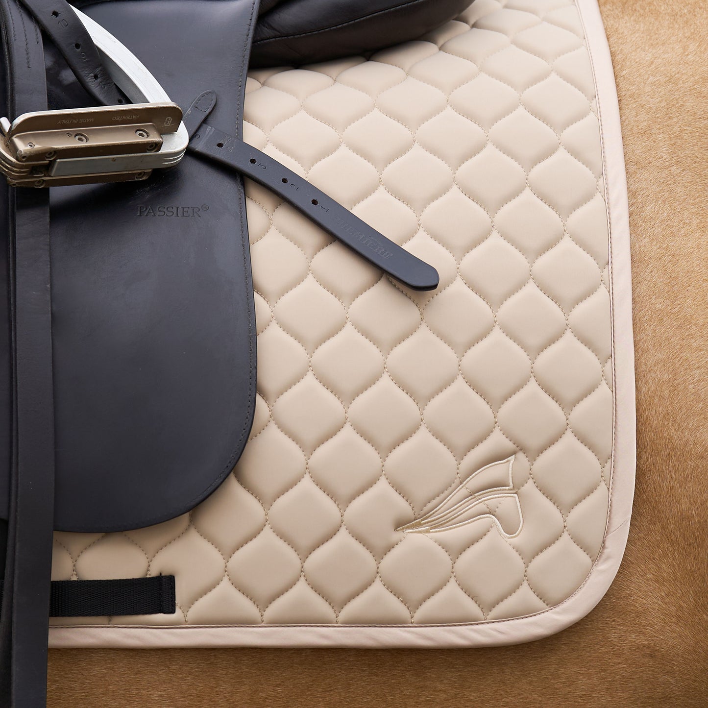 Euro-Star Saddlepad Coco, stilrent hoppschabrak