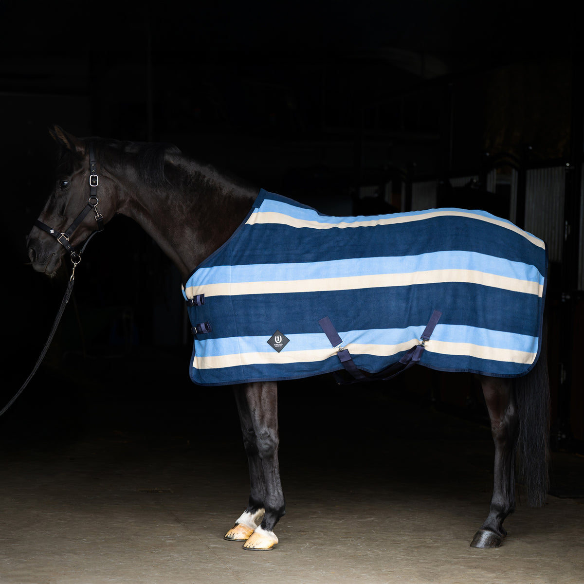 Fleece Blanket Stripe, fuktabsorberande med sportig design