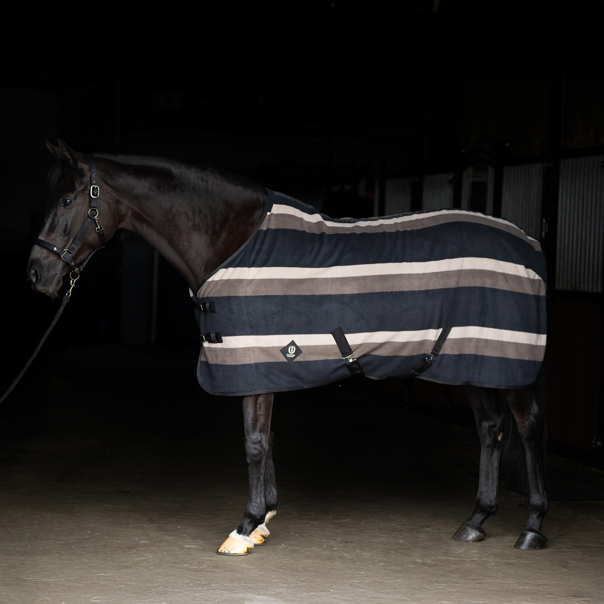 Fleece Blanket Stripe, fuktabsorberande med sportig design