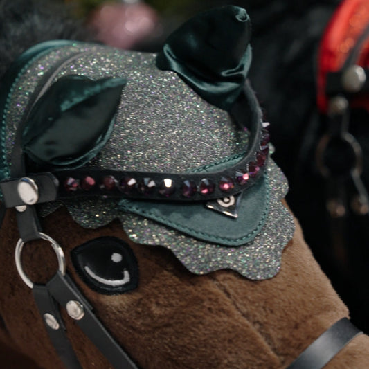 Hobby Horse flyveil Free Spirit, luva med öron för käpphäst, flera färger