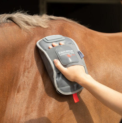 Equilibrium Massage Mitt Hotspot, massagehandske med värme för dig och din häst