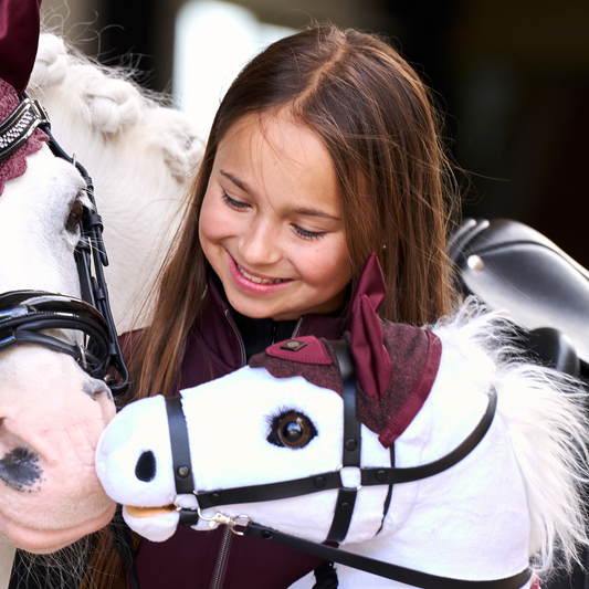 Hobby Horse flyveil Free Spirit, luva med öron för käpphäst, flera färger