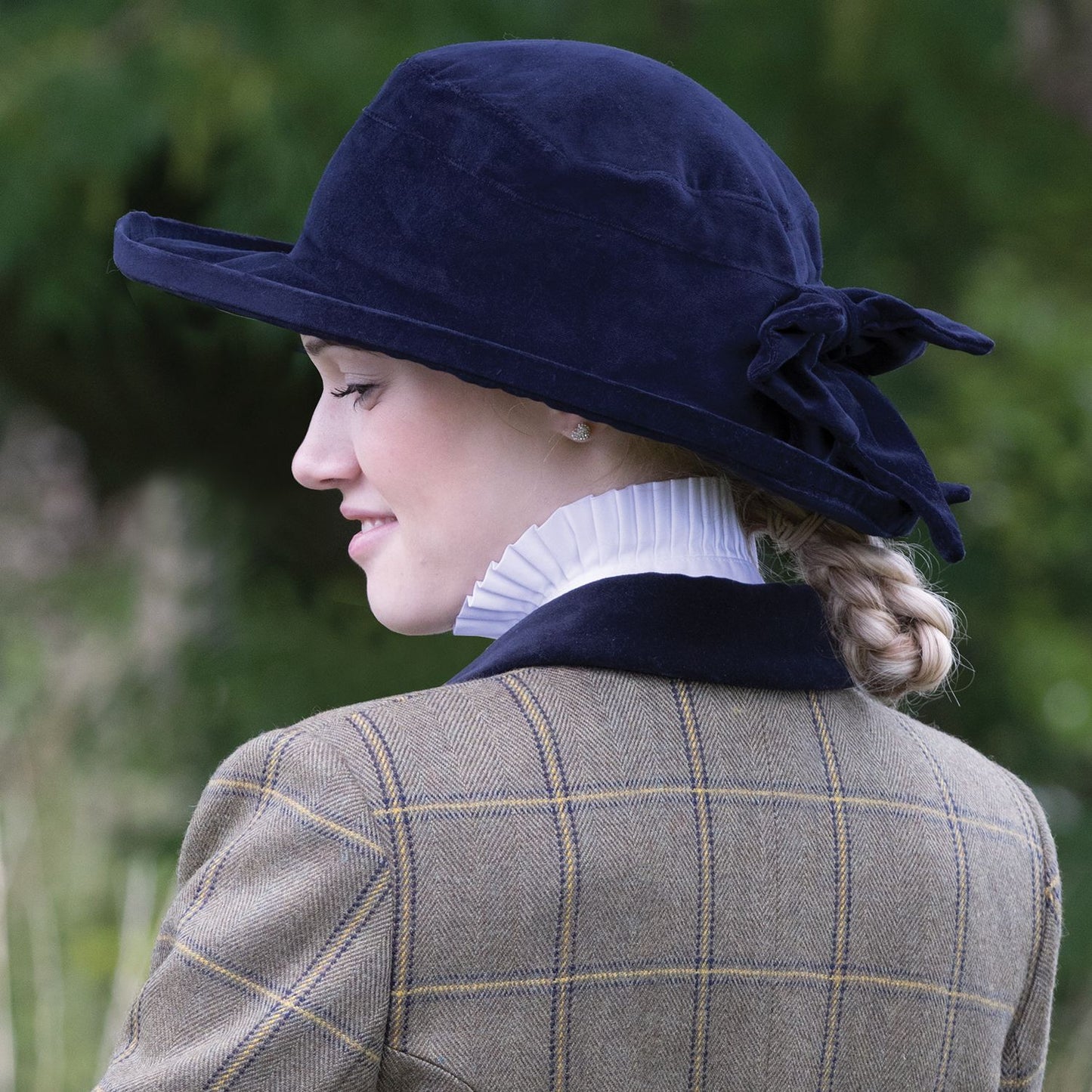 Equetech Navy Vevlet Show Hat, klassik brittisk hatt